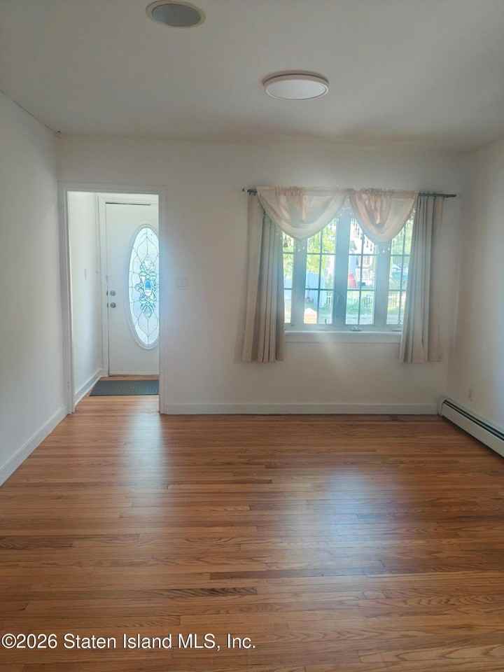 263 Simonson Ave - Photo 2 of 8