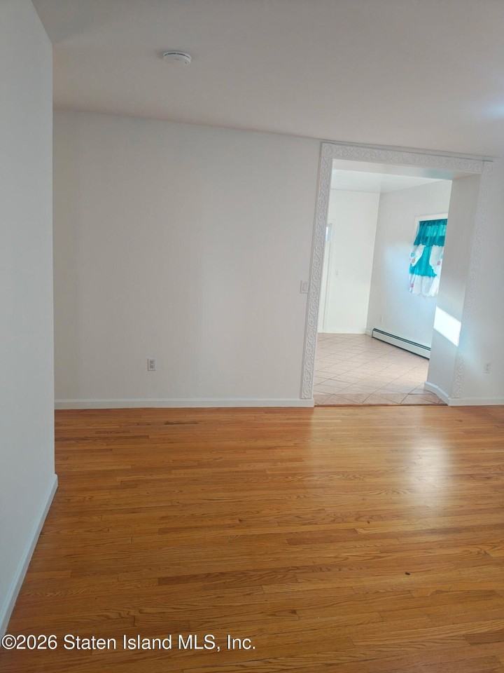 263 Simonson Ave - Photo 4 of 8