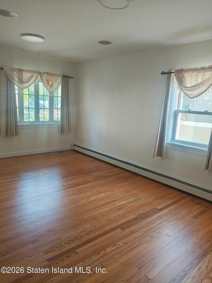 263 Simonson Ave - Photo 5 of 8