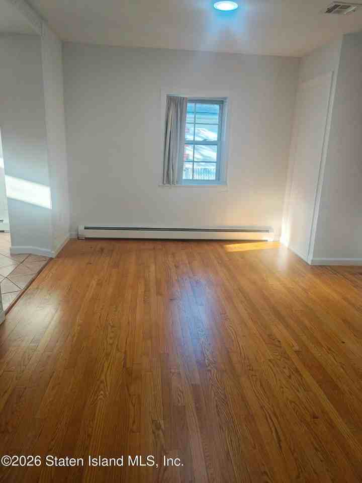 263 Simonson Ave - Photo 6 of 8