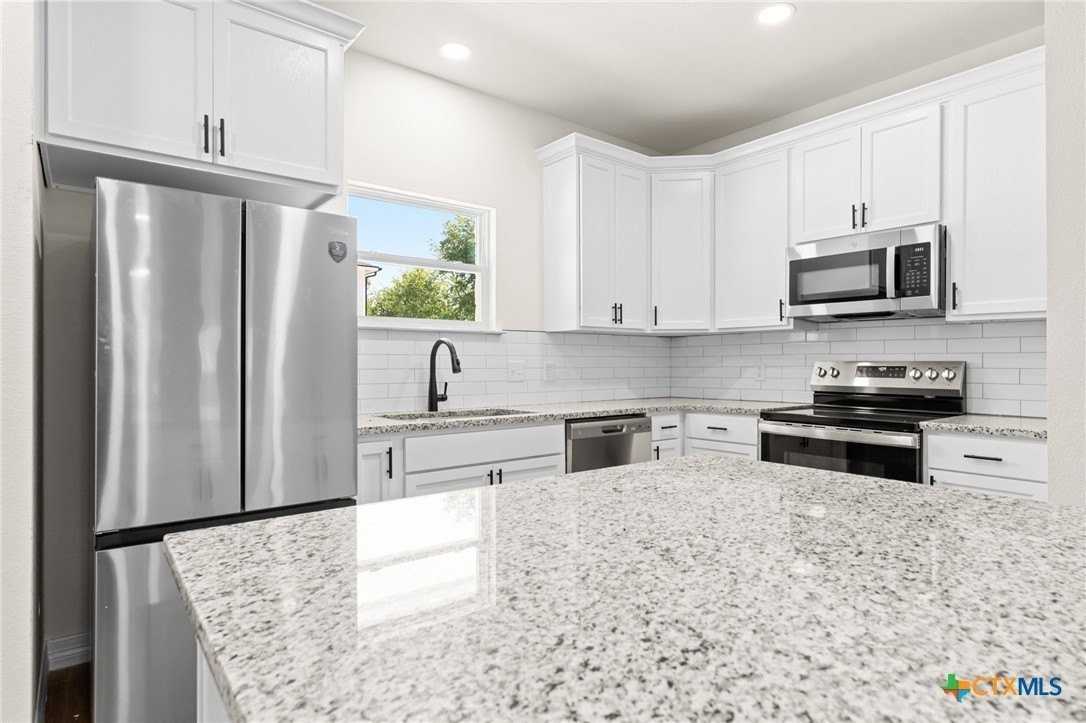 209 S 18th St #C - Photo 5 of 20
