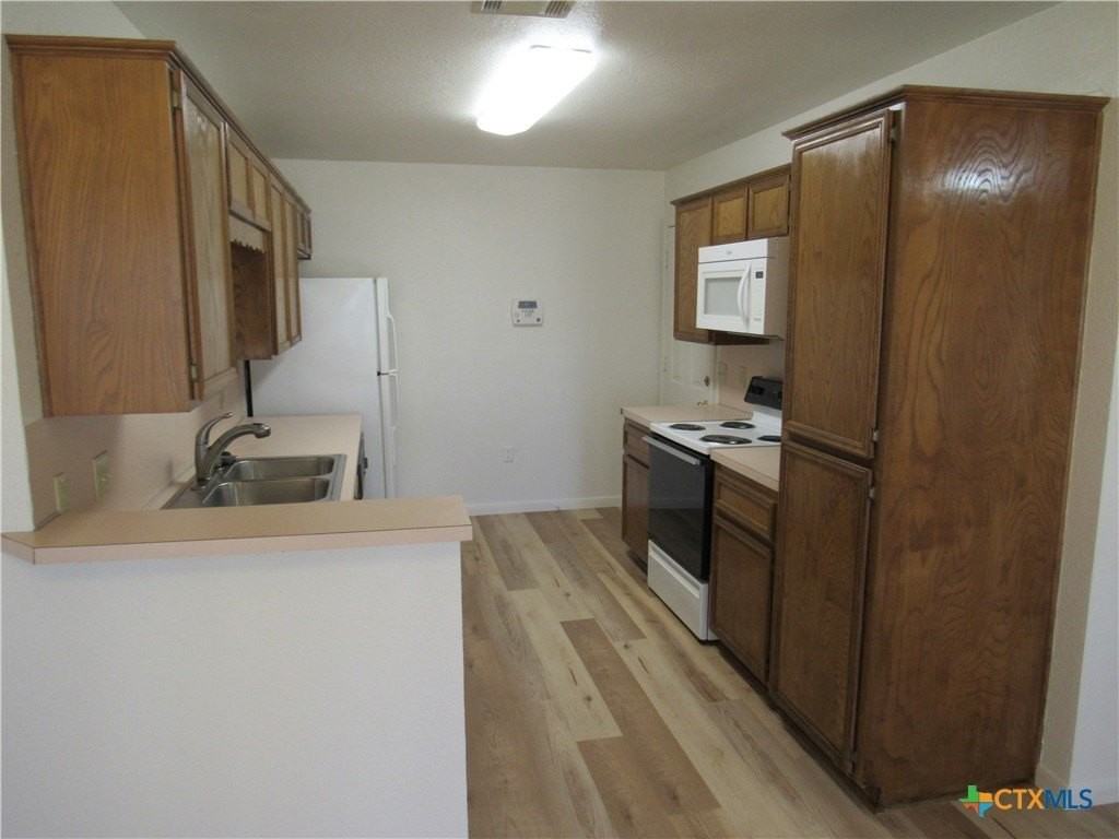 3004 Honeysuckle Cir #A - Photo 6 of 19