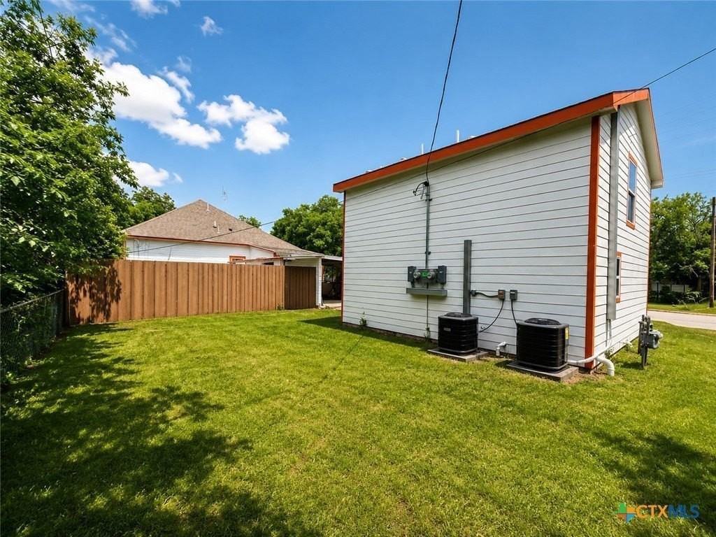 1404 W Ave E - B - Photo 4 of 11