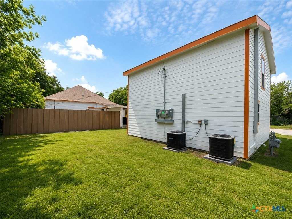1404 W Ave E - B - Photo 5 of 11