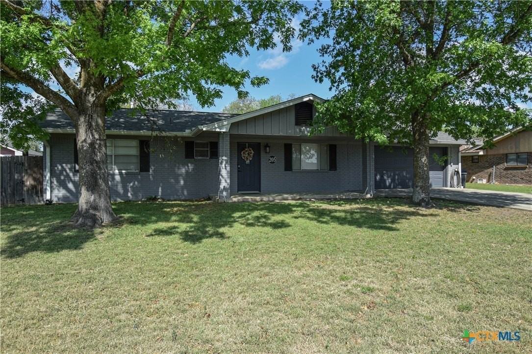 205 Tanglewood Rd - Photo 3 of 39