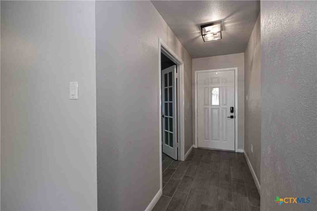 205 Tanglewood Rd - Photo 5 of 39