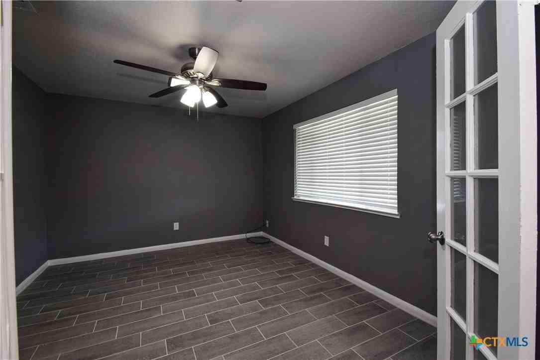 205 Tanglewood Rd - Photo 6 of 39