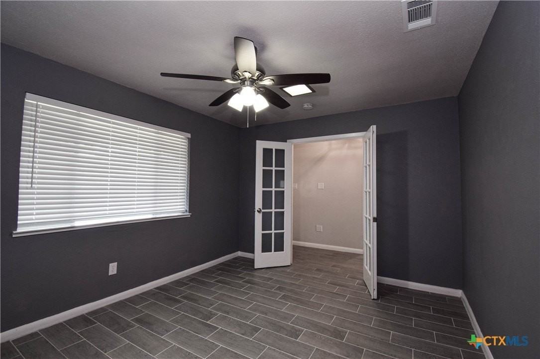 205 Tanglewood Rd - Photo 7 of 39