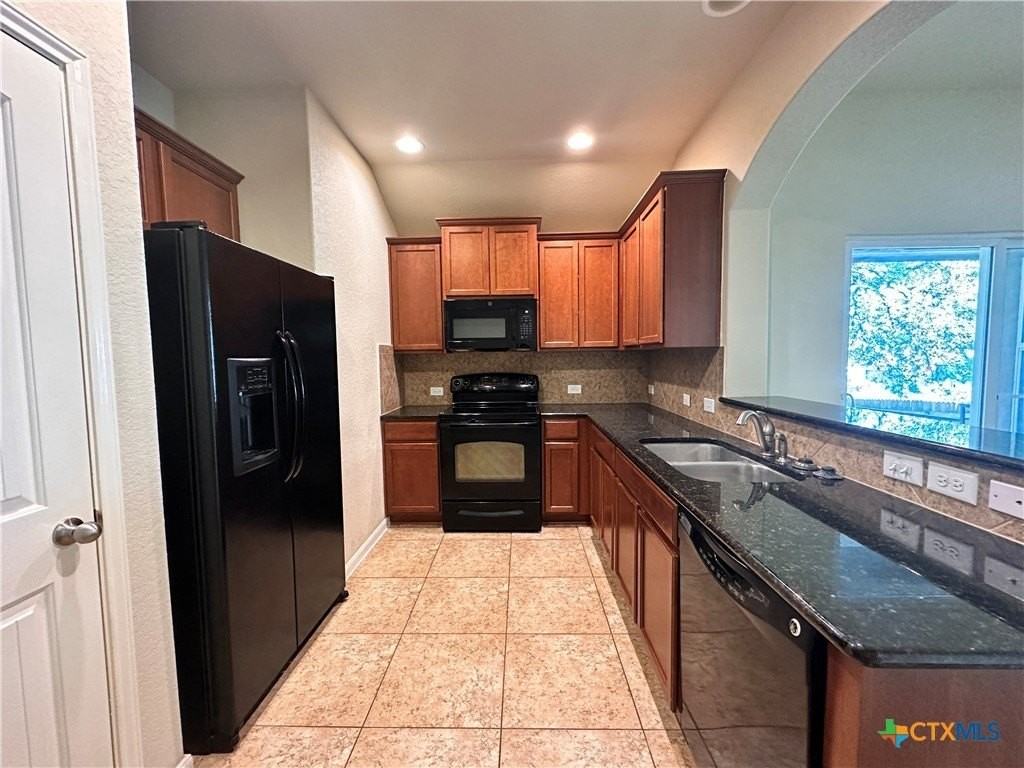 2020 Meadow View Dr - Photo 5 of 15