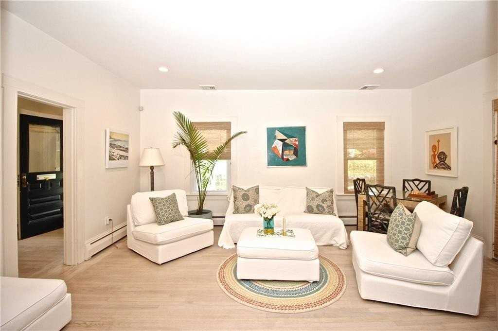 215 Coggeshall Ave - Photo 6 of 50