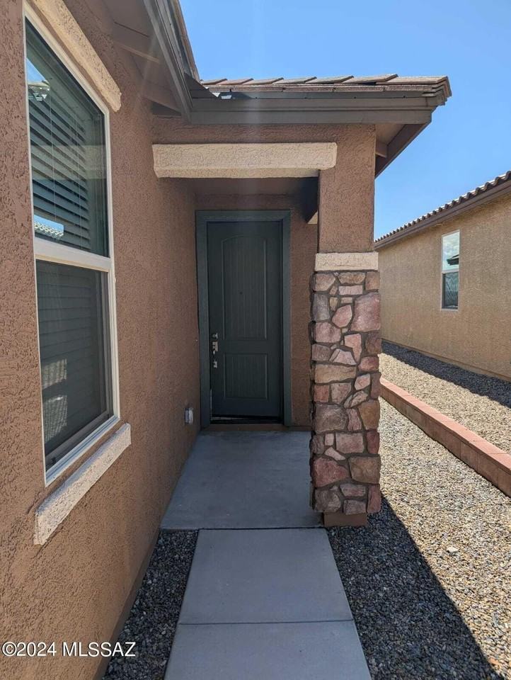 2195 W Desert Topaz Way - Photo 3 of 23