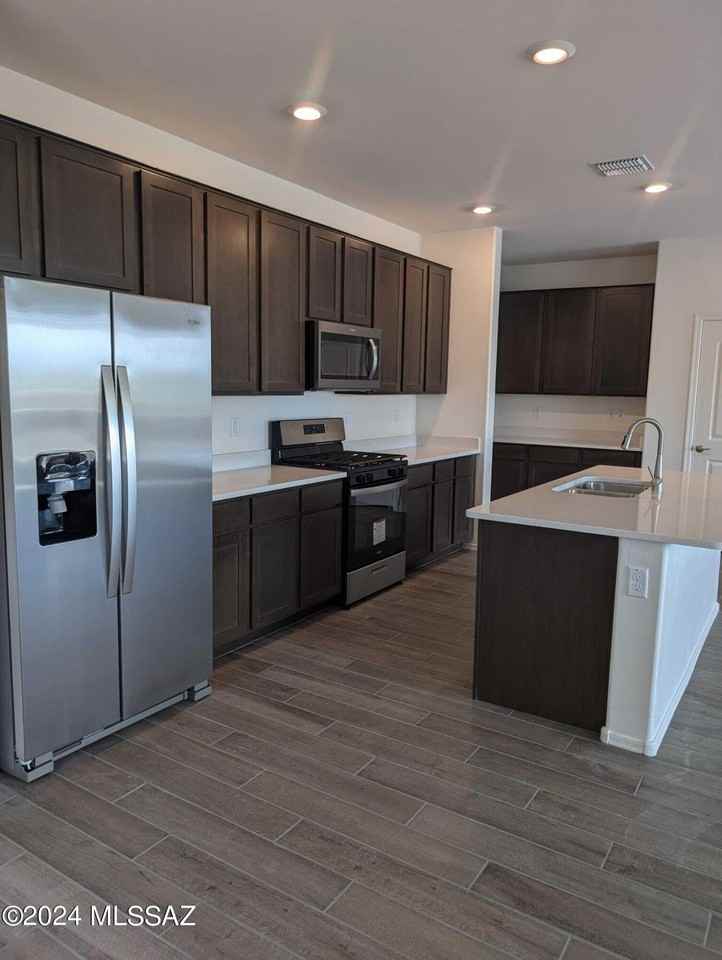 2195 W Desert Topaz Way - Photo 7 of 23