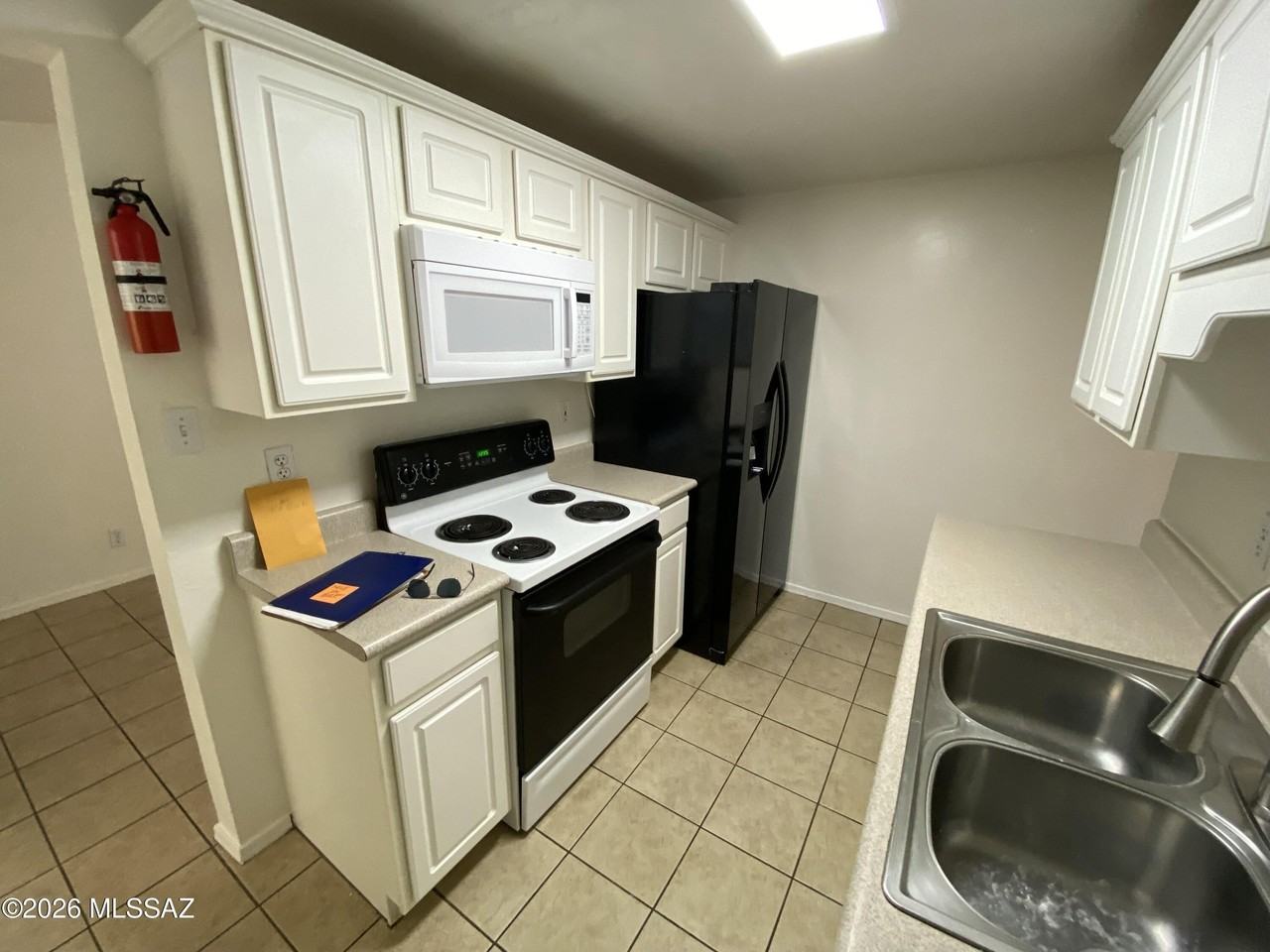 1415 E Elm St #1 - Photo 3 of 17