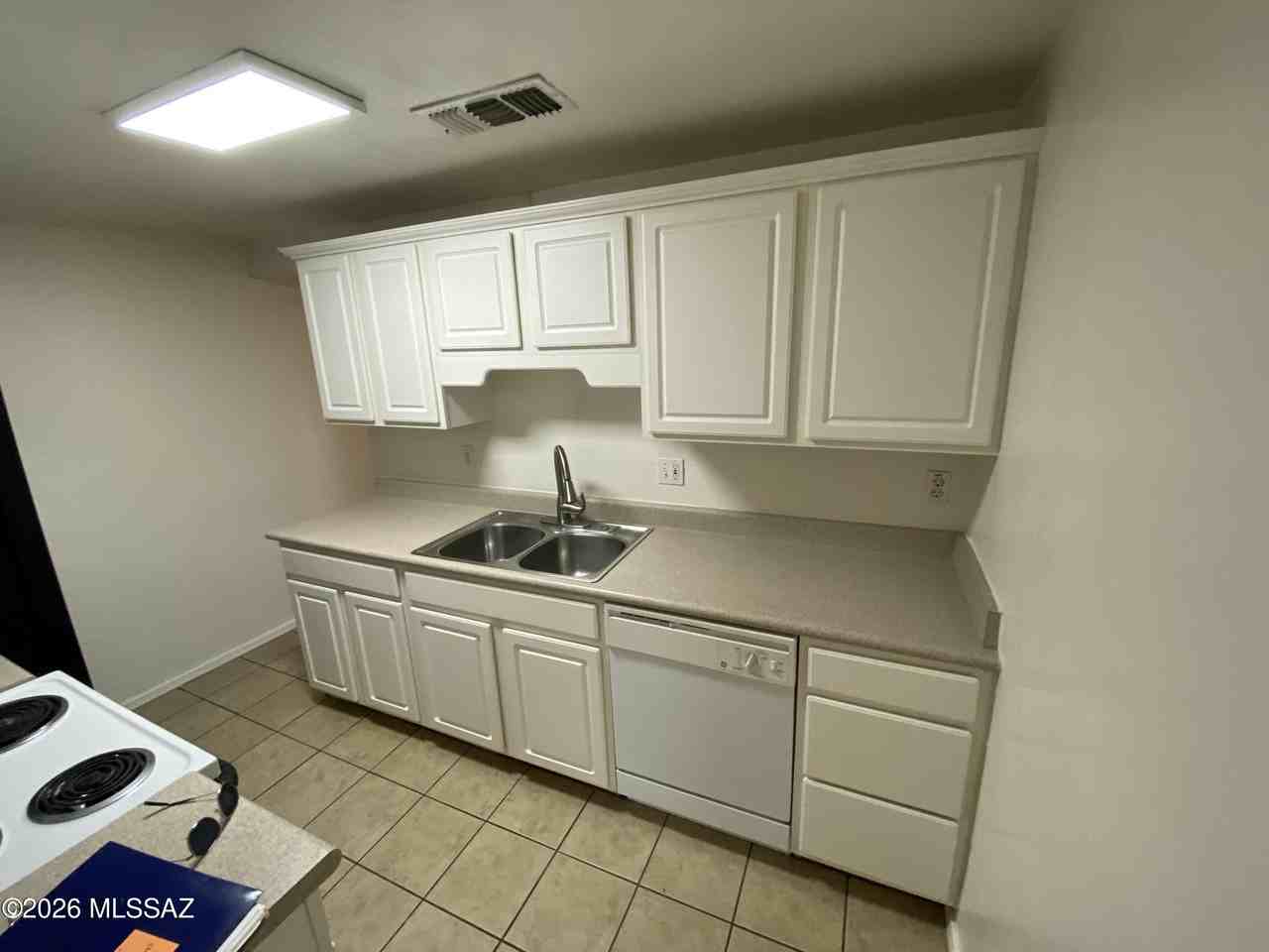 1415 E Elm St #1 - Photo 4 of 17