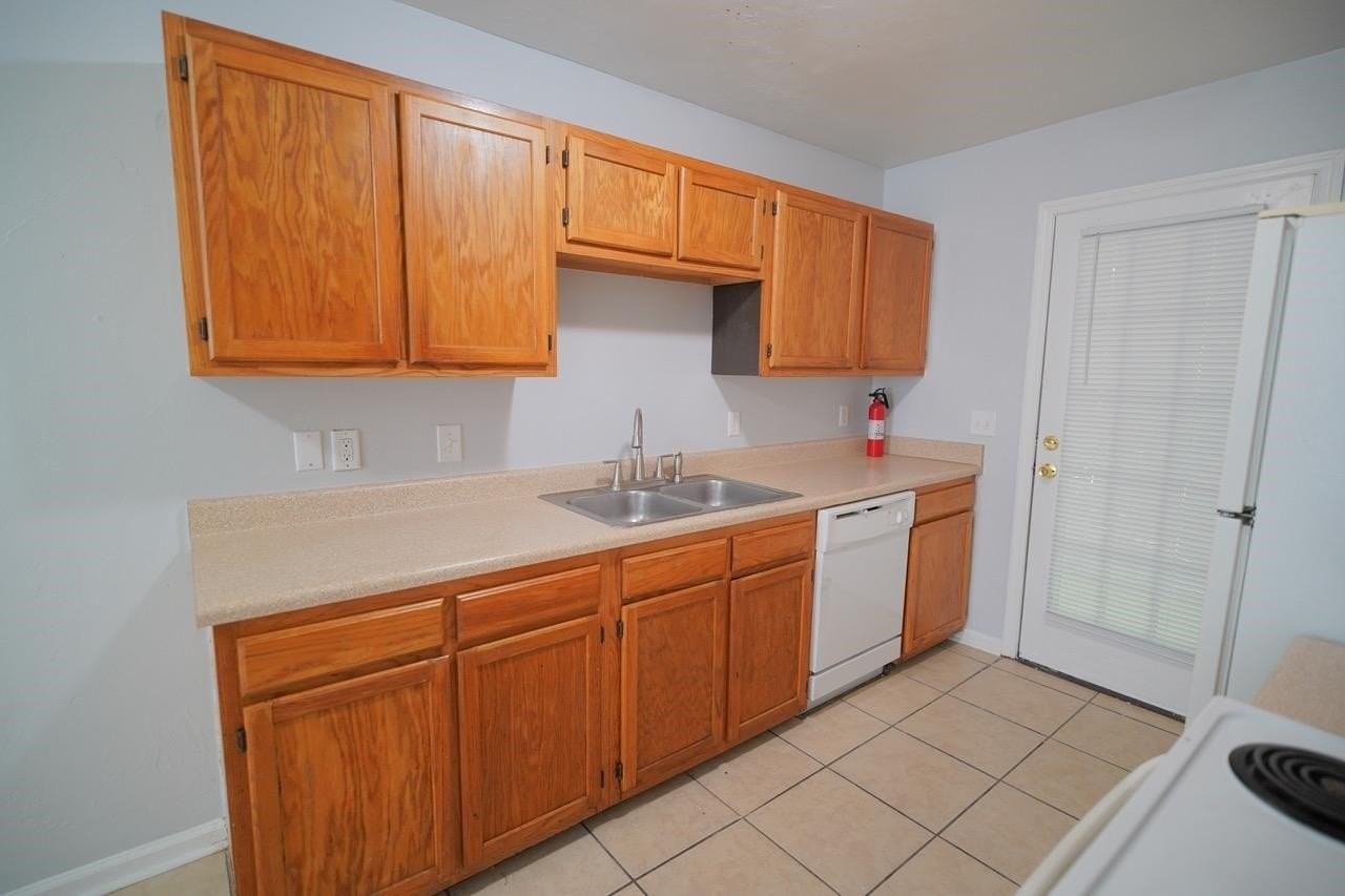 2446 Talco Hills Dr - Photo 4 of 26