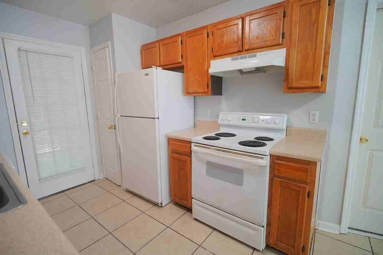 2446 Talco Hills Dr - Photo 5 of 26