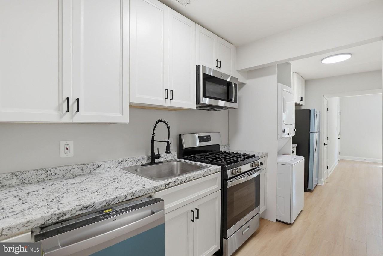 1250 Queen St Ne #1