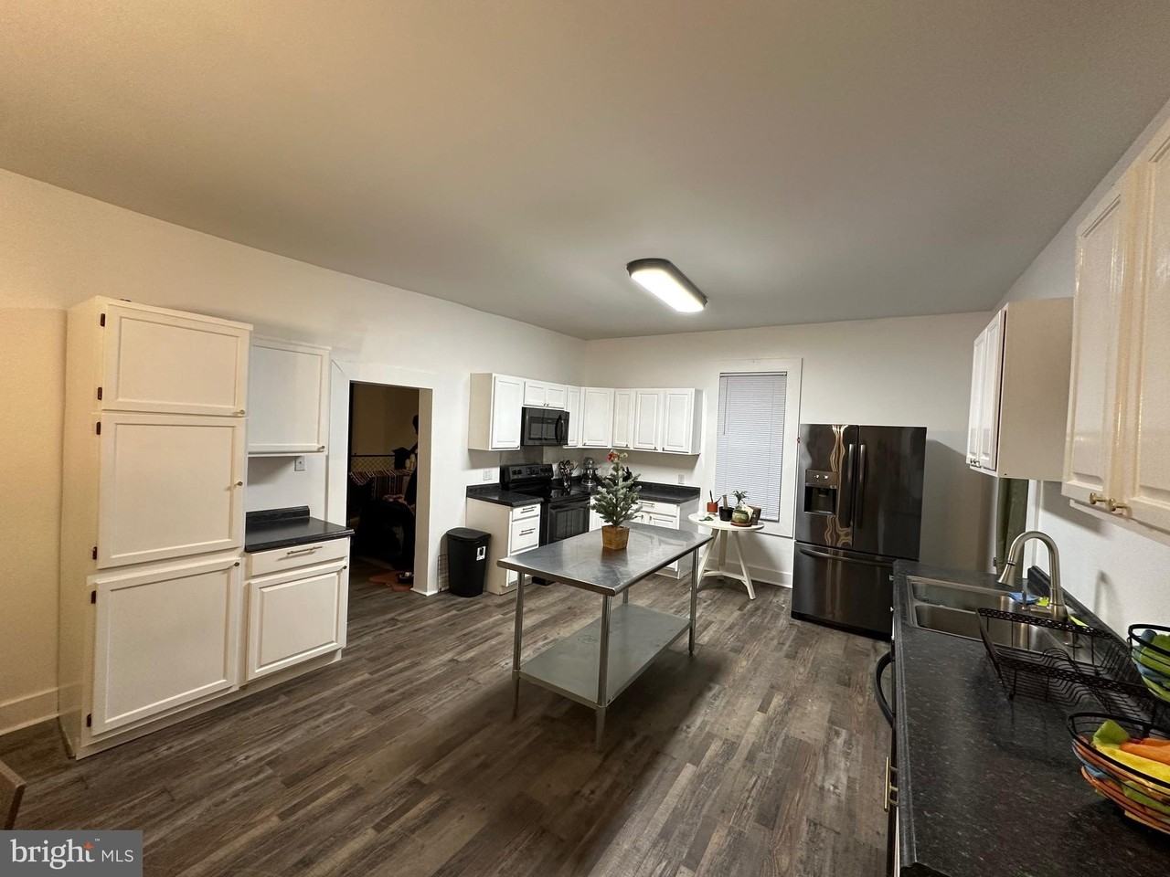 402 N 2nd St - Photo 5 of 11