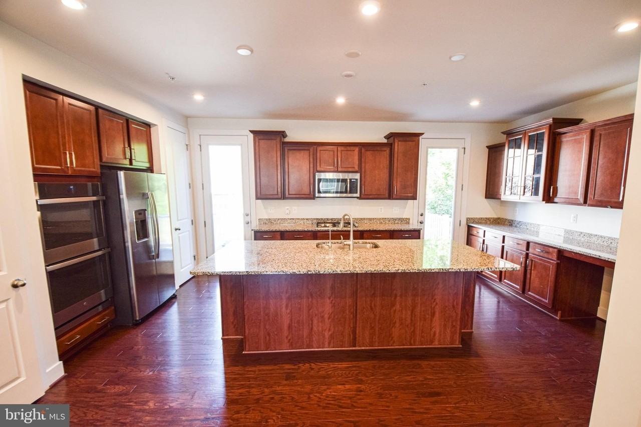 1438 Honey Locust Dr - Photo 2 of 21