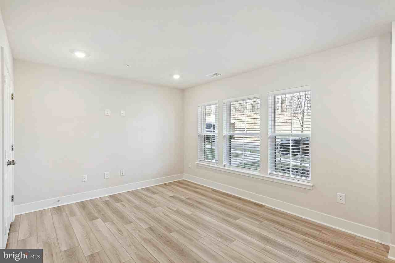 11407 Starlight Pl - Photo 5 of 32
