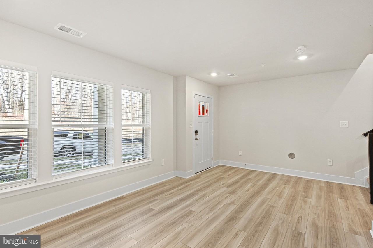 11407 Starlight Pl - Photo 6 of 32
