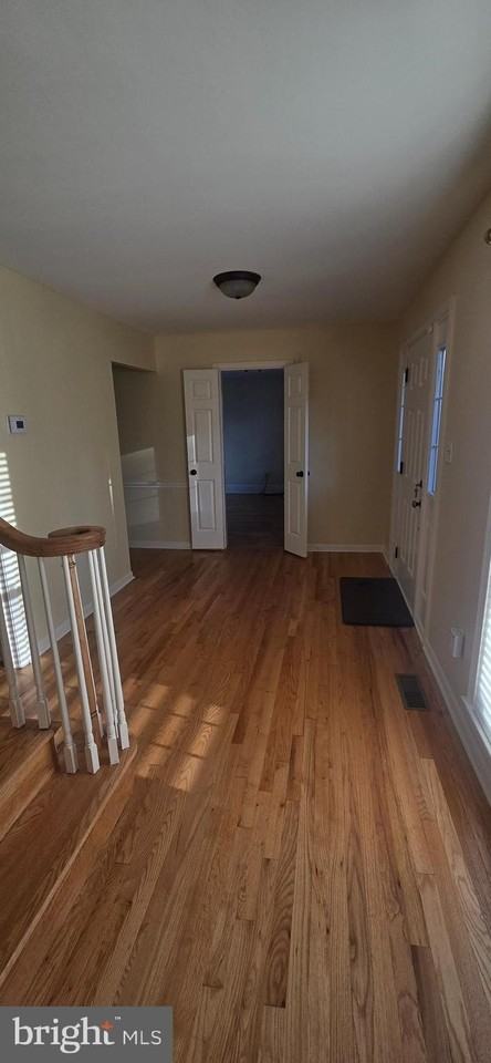 10905 Bolton Dr - Photo 4 of 26