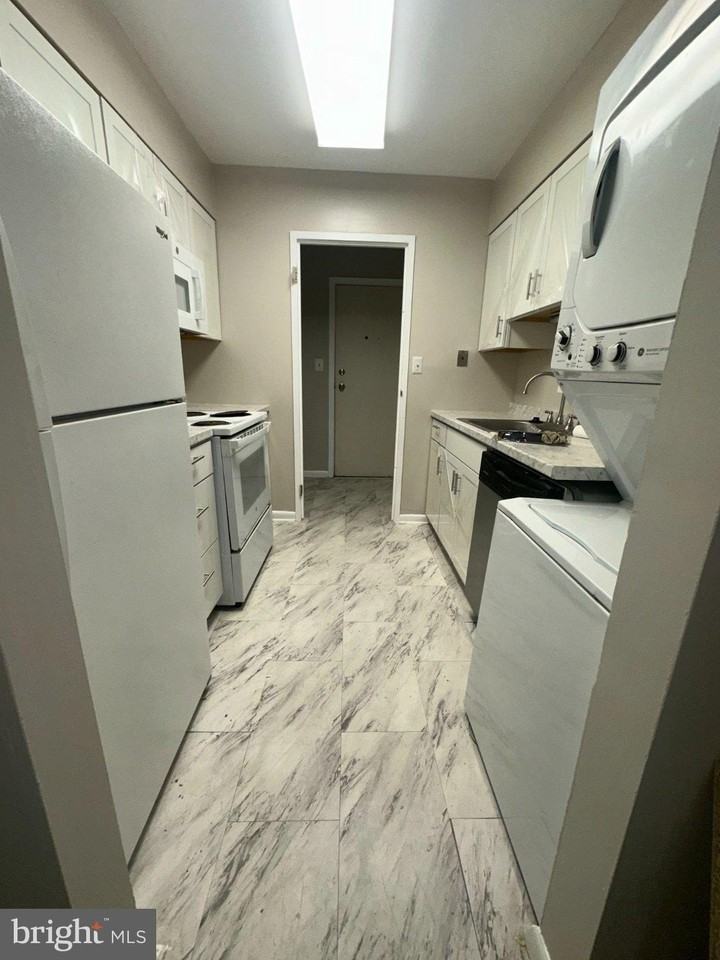 6998 Hanover Pkwy #302 - Photo 3 of 24