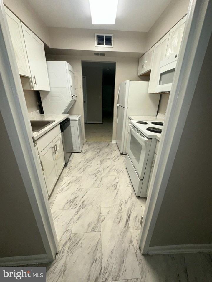 6998 Hanover Pkwy #302 - Photo 4 of 24
