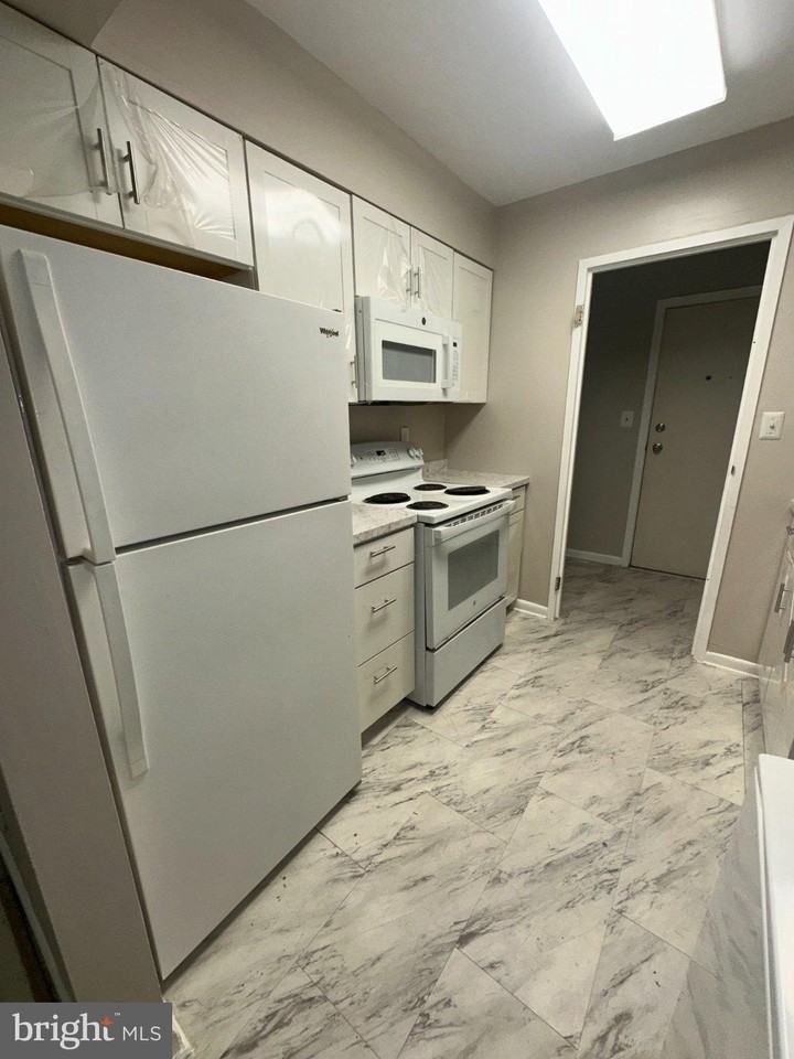 6998 Hanover Pkwy #302 - Photo 6 of 24