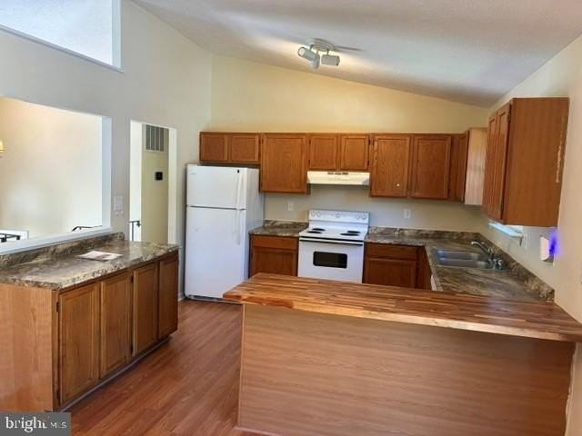 22240 Hawthorne Way - Photo 2 of 32