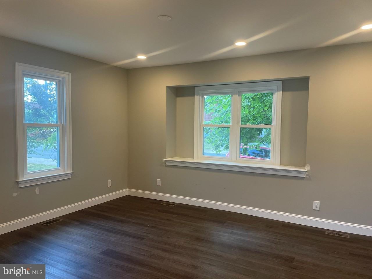 121 S 10th St - Photo 3 of 12
