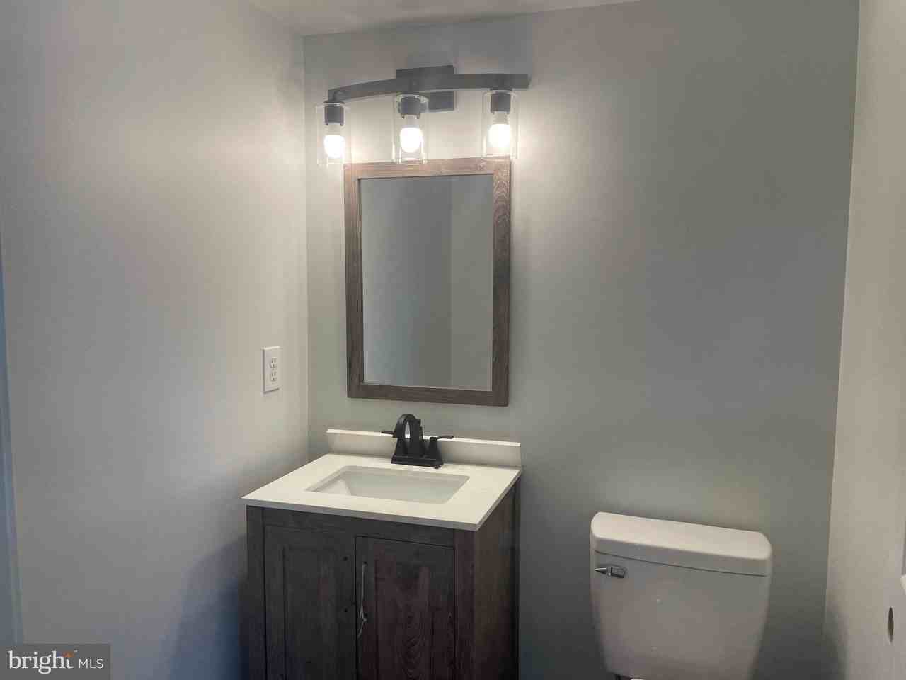 121 S 10th St - Photo 5 of 12