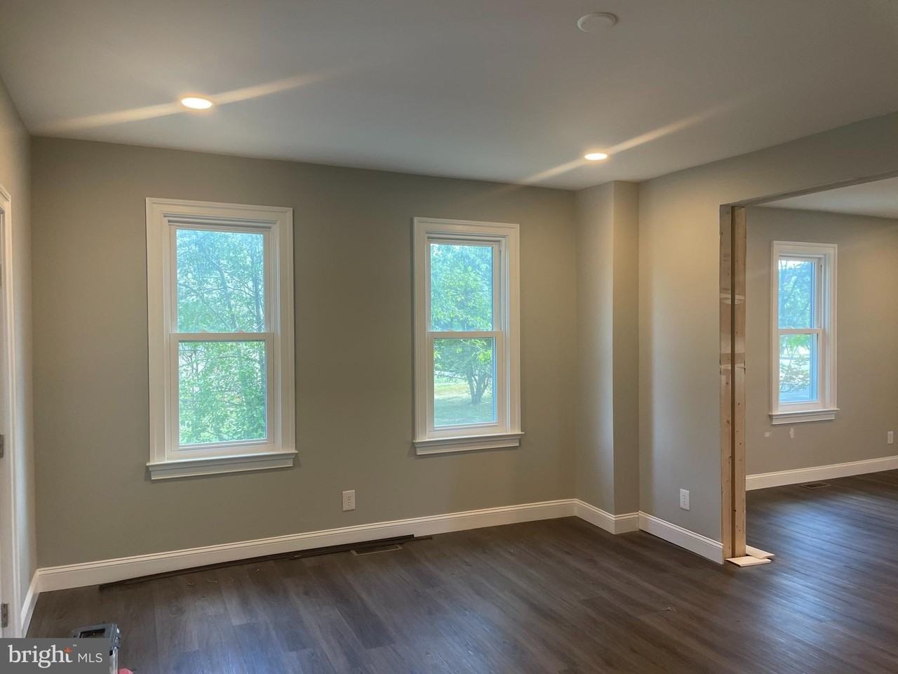 121 S 10th St - Photo 6 of 12