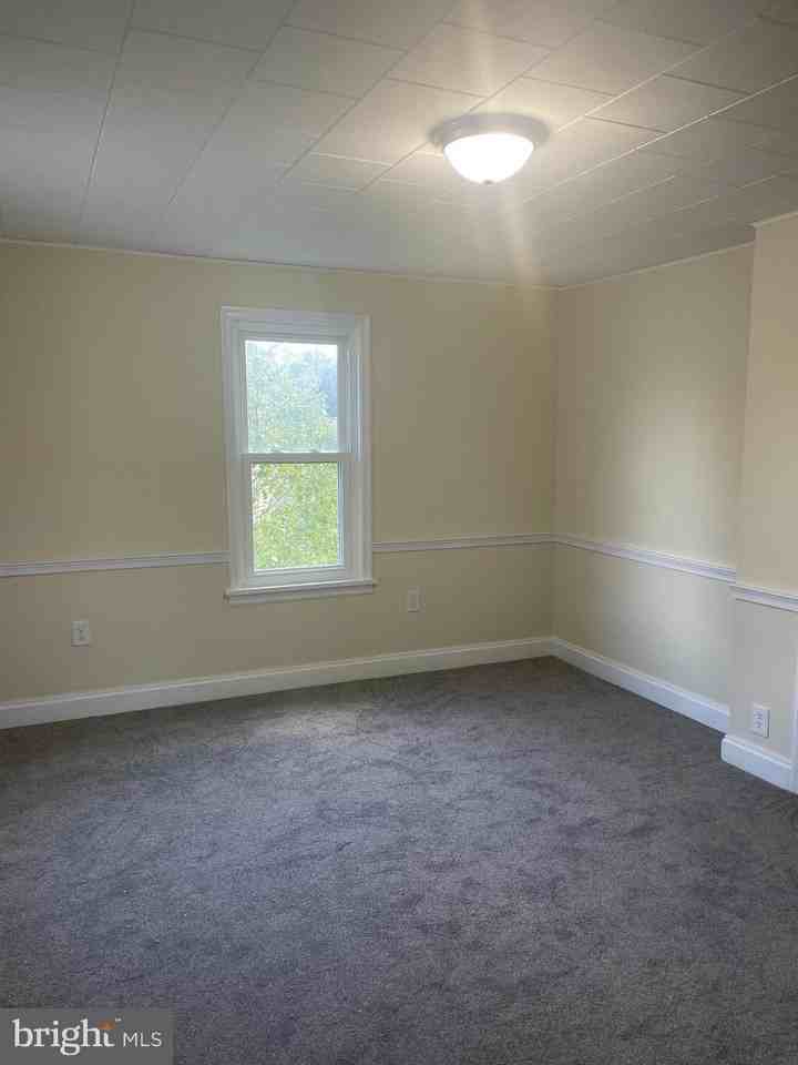 121 S 10th St - Photo 7 of 12