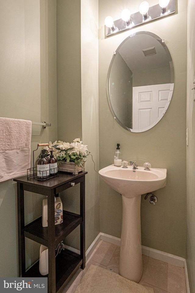 227 Birchwood Dr - Photo 5 of 19
