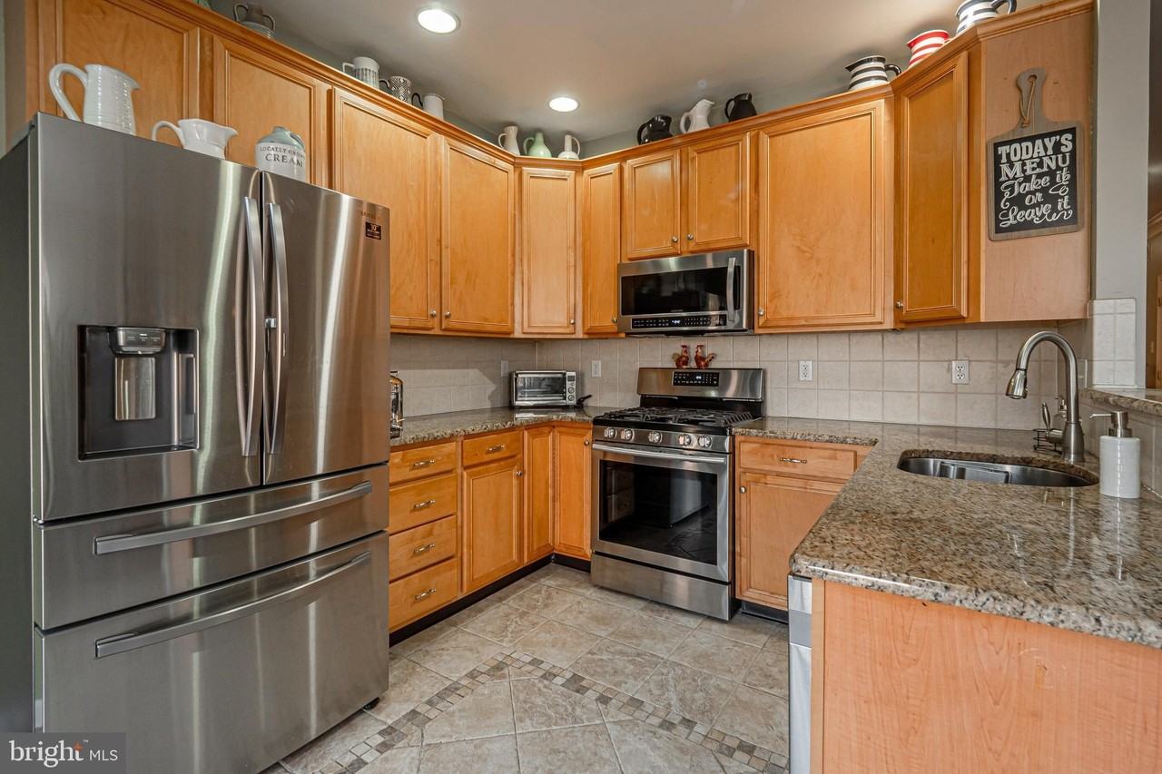 227 Birchwood Dr - Photo 7 of 19