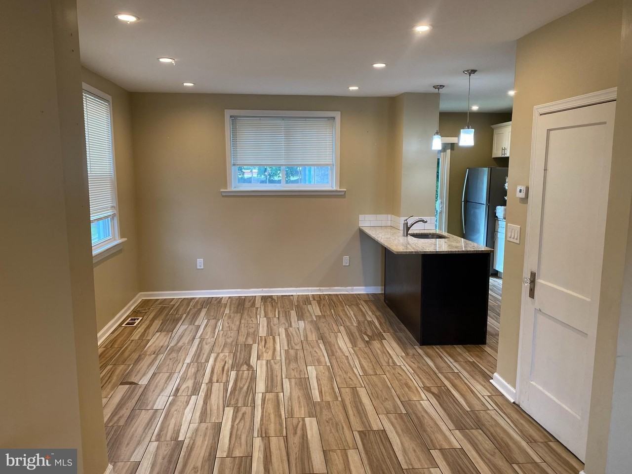 726 E 18th St - Photo 2 of 12