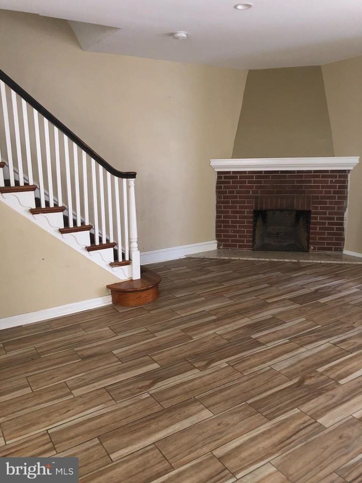 726 E 18th St - Photo 5 of 12