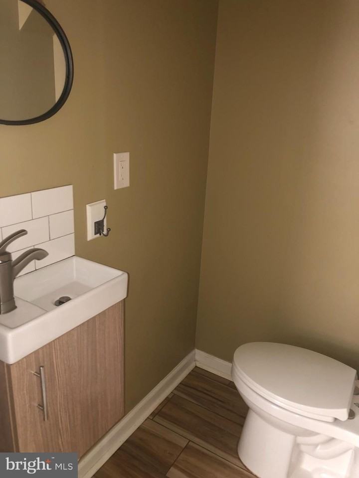 726 E 18th St - Photo 6 of 12