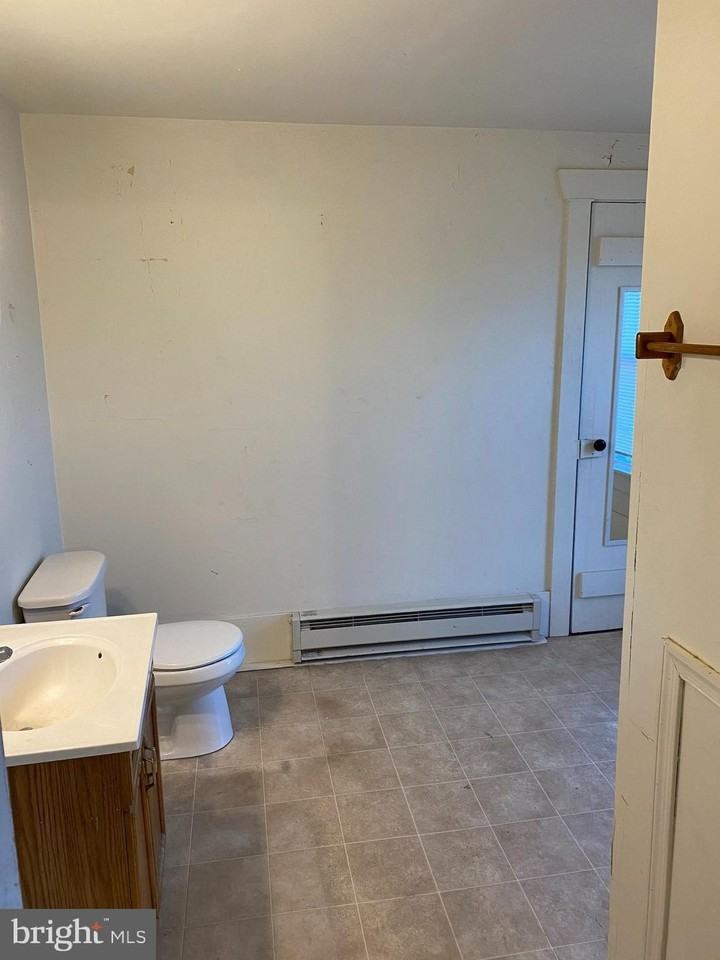 29 E Main St #4 - Photo 7 of 11