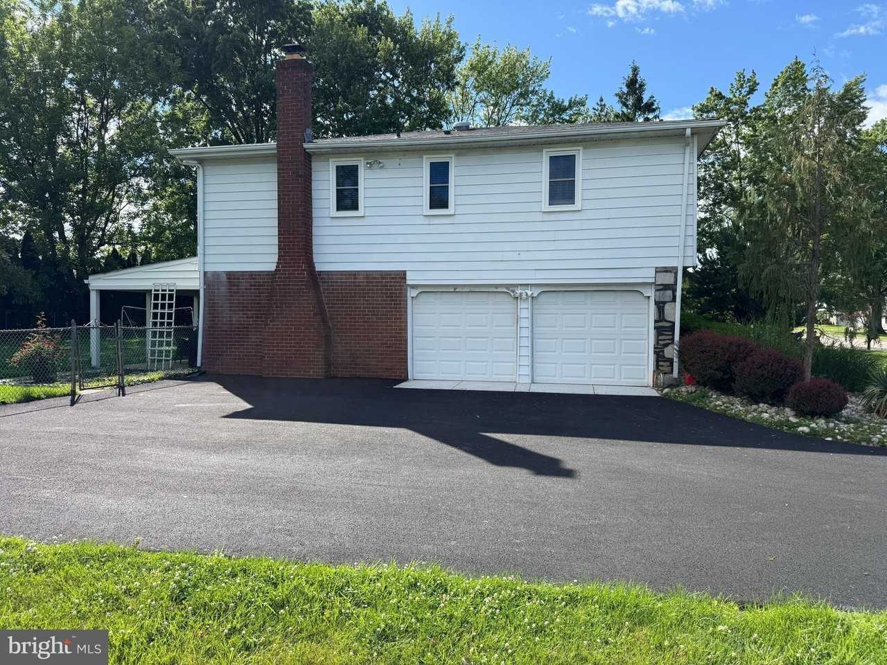 806 Warfield Ln - Photo 3 of 45