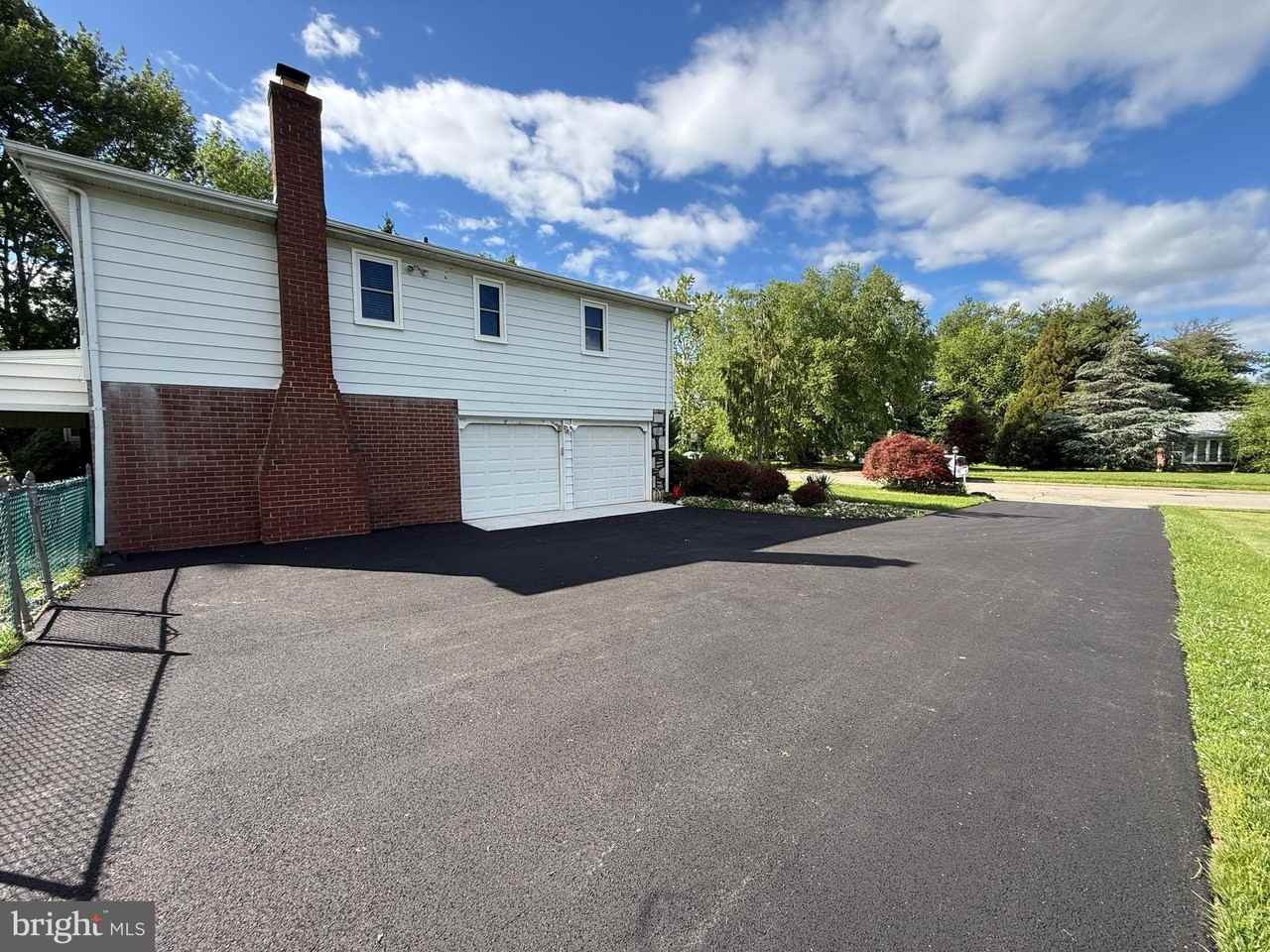 806 Warfield Ln - Photo 4 of 45