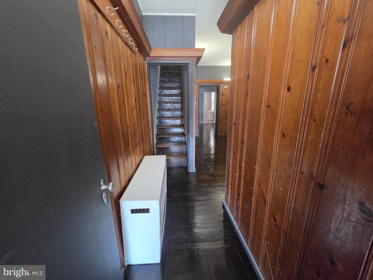 633 E Allegheny Ave - Photo 6 of 39