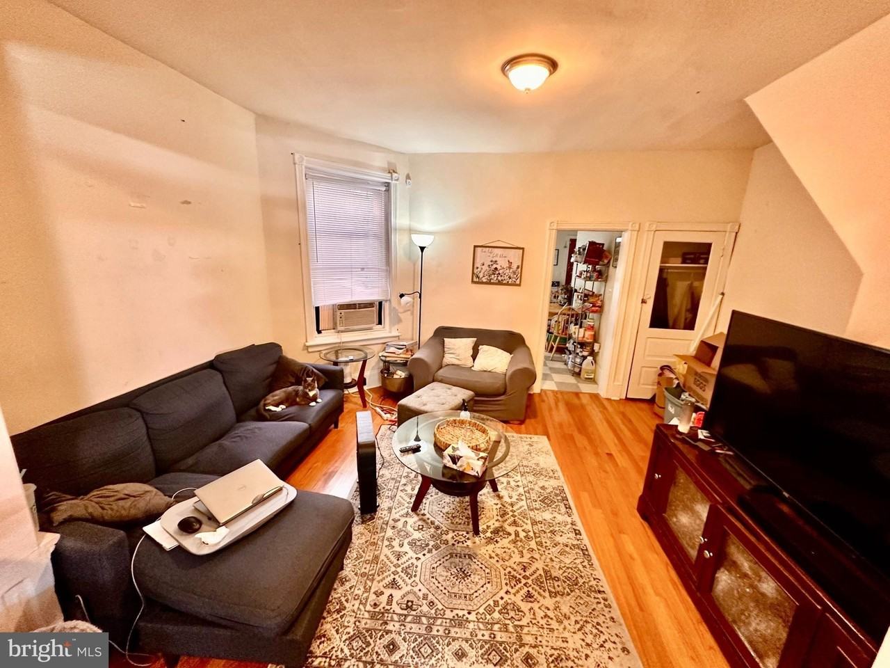 446 W Earlham Ter - Photo 4 of 14