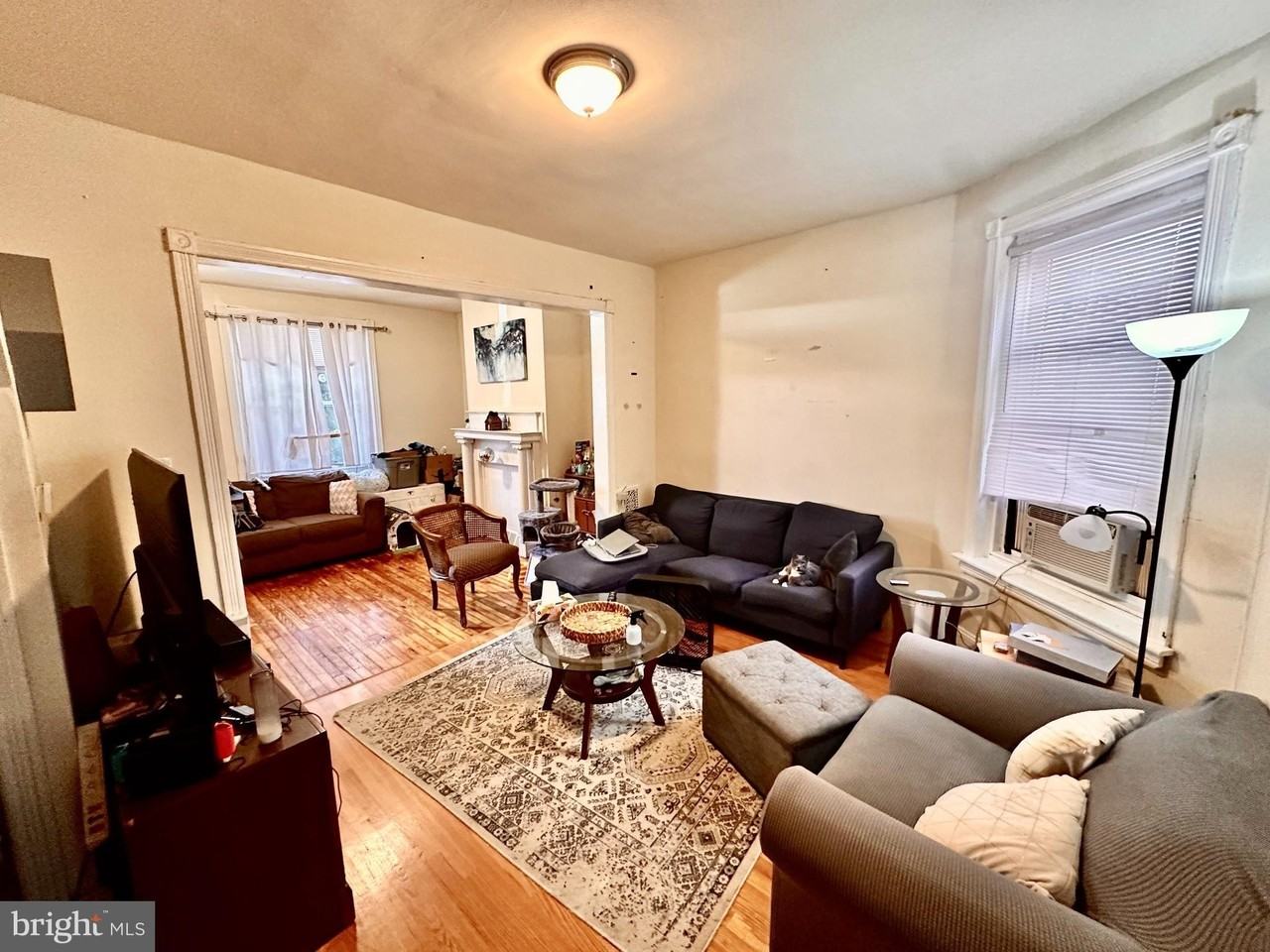 446 W Earlham Ter - Photo 5 of 14