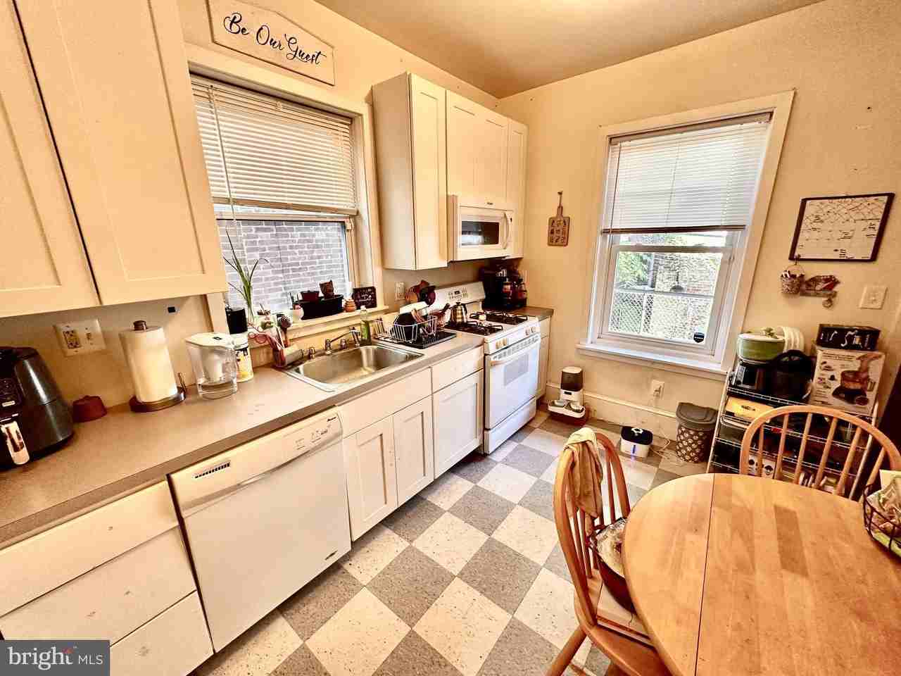 446 W Earlham Ter - Photo 7 of 14