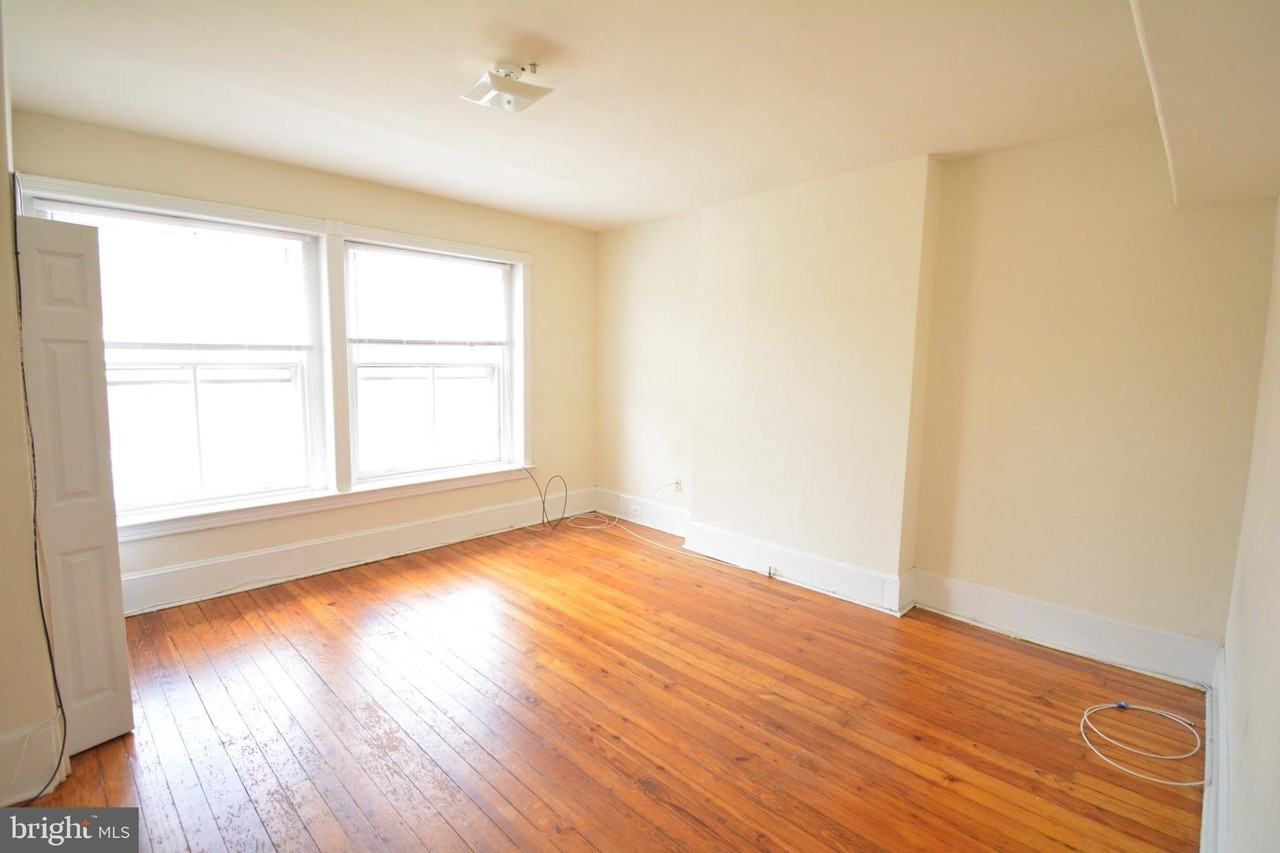444 W Queen Ln #2