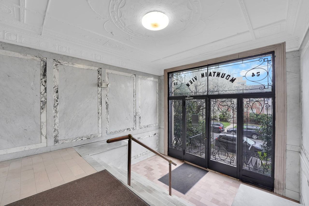 22 Saint Lukes Pl ## A3 - Photo 4 of 15