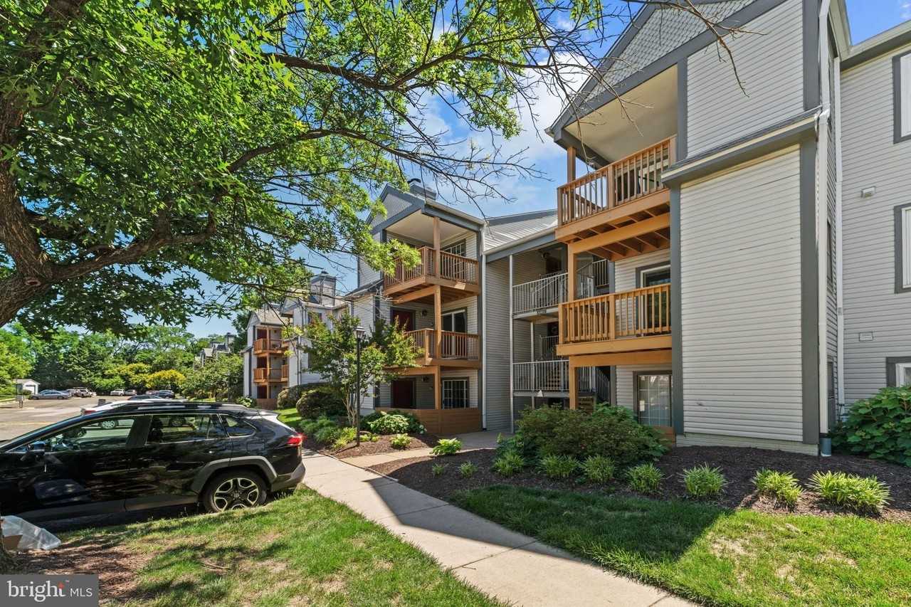 6901 Victoria Dr #I - Photo 2 of 41