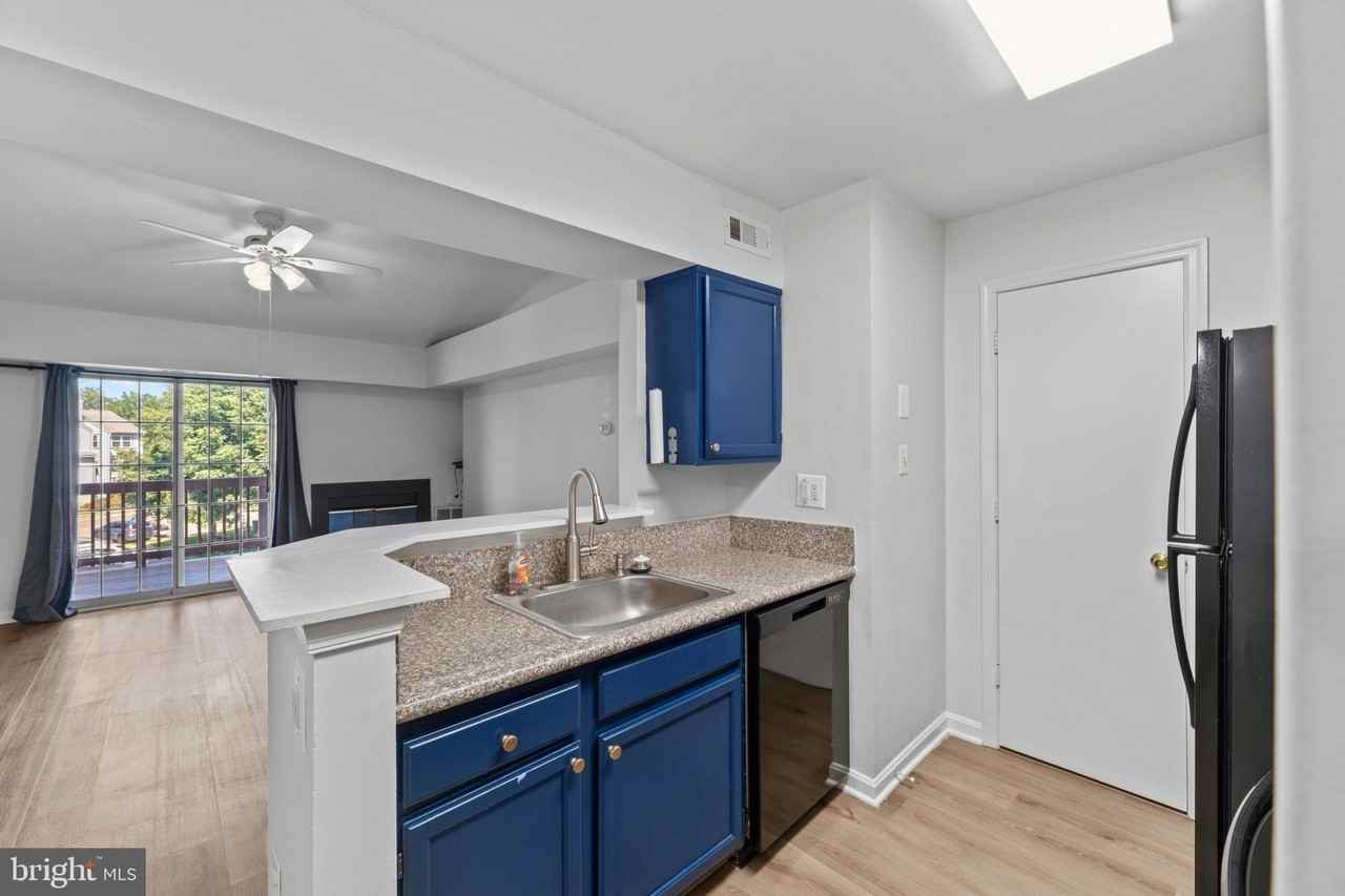 6901 Victoria Dr #I - Photo 6 of 41